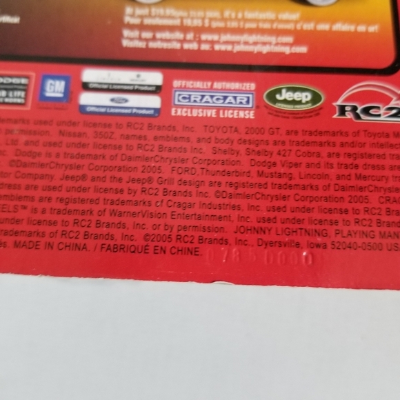 2005 Johnny Lightning "Poker" #8 Red 1:64 Diecast 2004 Cadillac Escalade Car/SUV - Picture 9 of 10